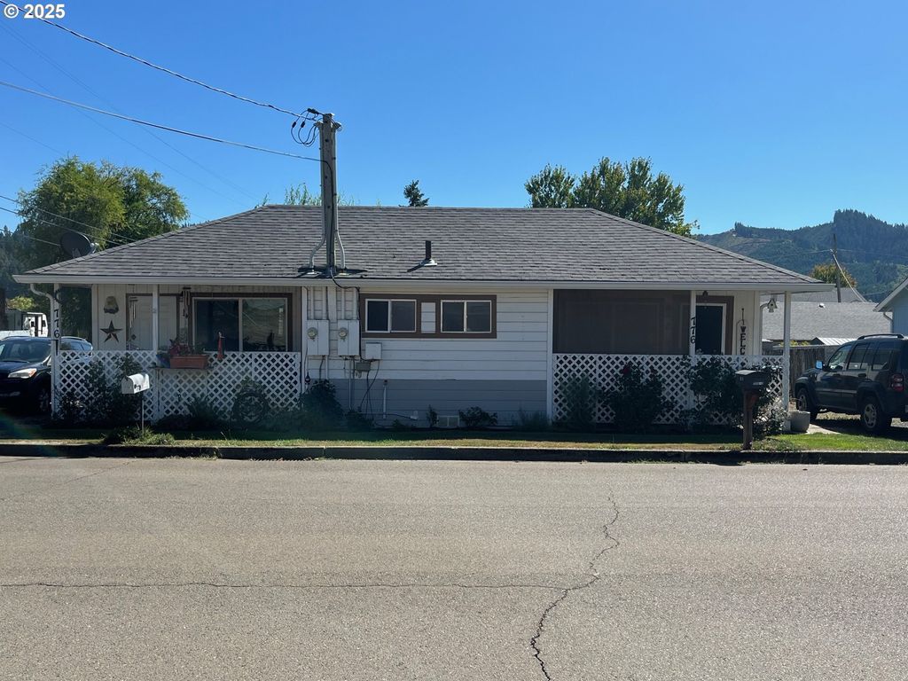 776 E FOURTH Ave, Sutherlin, OR 97479