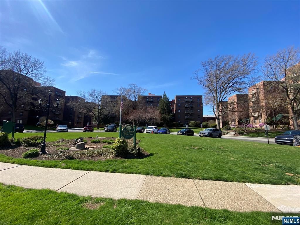 2329 Hudson G2C, Fort Lee, NJ 07024