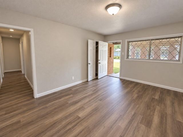 2930 Danforth Drive, Texas City, TX 77590