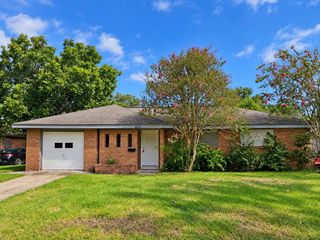 2930 Danforth Drive, Texas City, TX 77590