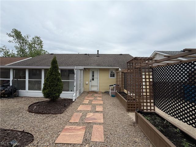 4219 Brockley Avenue, Sheffield Lake, OH 44054