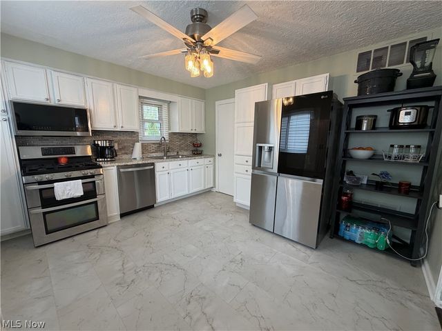 4219 Brockley Avenue, Sheffield Lake, OH 44054