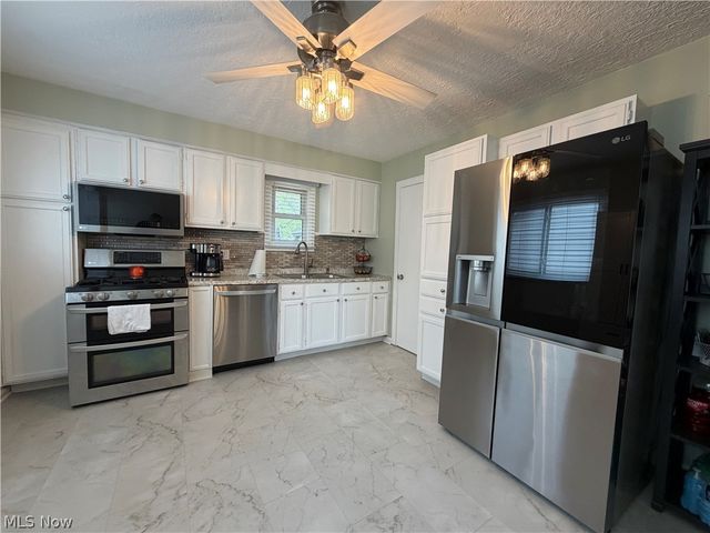 4219 Brockley Avenue, Sheffield Lake, OH 44054