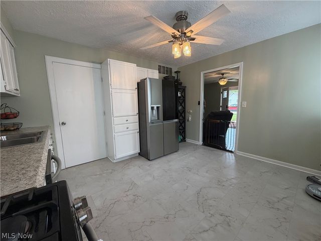 4219 Brockley Avenue, Sheffield Lake, OH 44054
