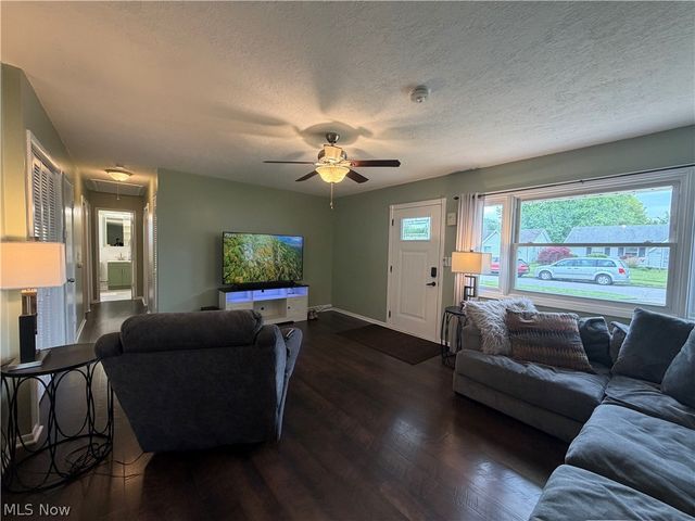 4219 Brockley Avenue, Sheffield Lake, OH 44054