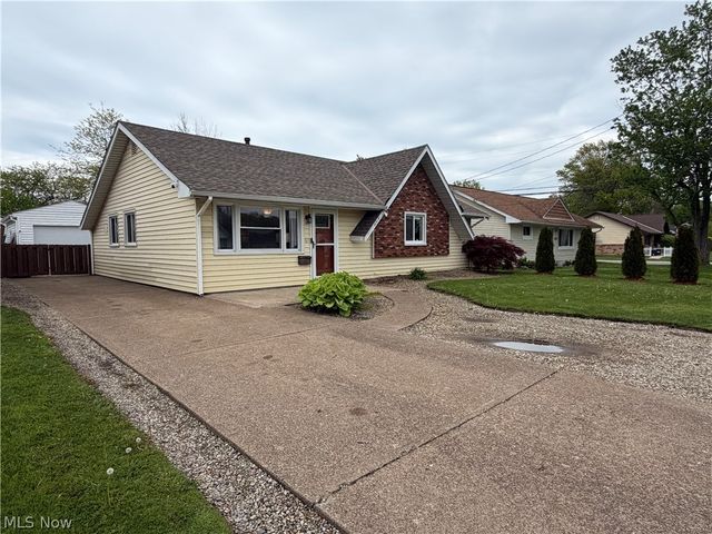4219 Brockley Avenue, Sheffield Lake, OH 44054