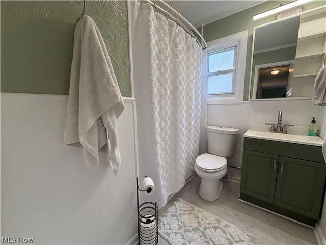 4219 Brockley Avenue, Sheffield Lake, OH 44054