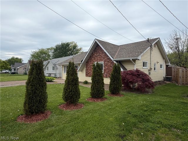 4219 Brockley Avenue, Sheffield Lake, OH 44054