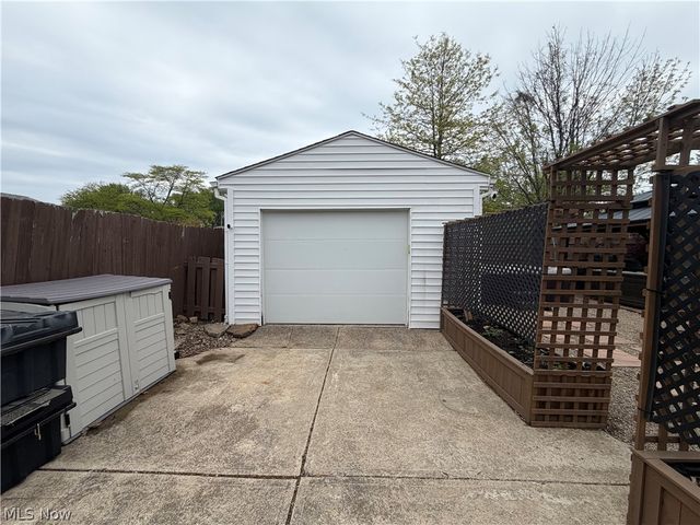 4219 Brockley Avenue, Sheffield Lake, OH 44054