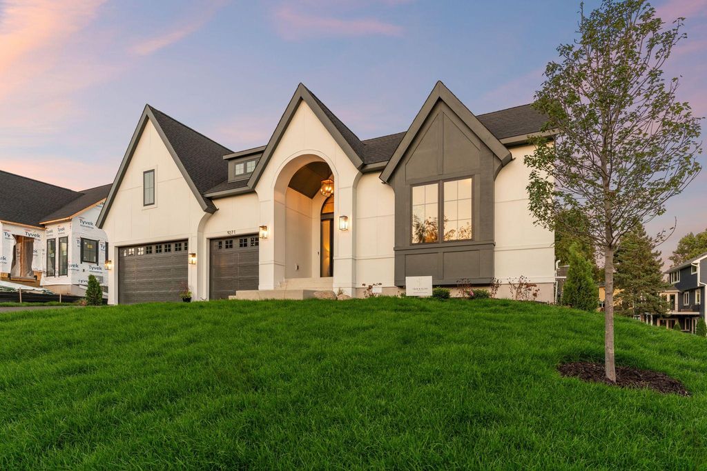 9270 Kiowa Trail, Chanhassen, MN 55317 — exterior