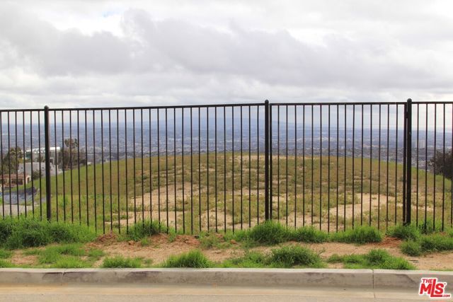 2381 Sunset Plaza Drive, Los Angeles, CA 90069