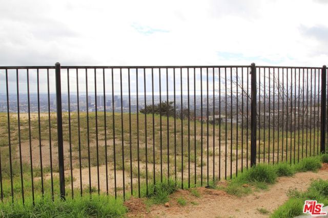 2381 Sunset Plaza Drive, Los Angeles, CA 90069