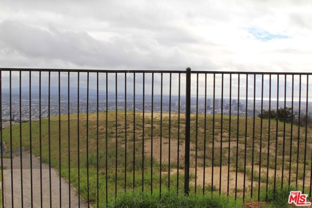 2381 Sunset Plaza Drive, Los Angeles, CA 90069