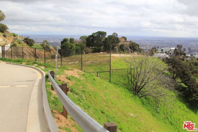 2381 Sunset Plaza Drive, Los Angeles, CA 90069