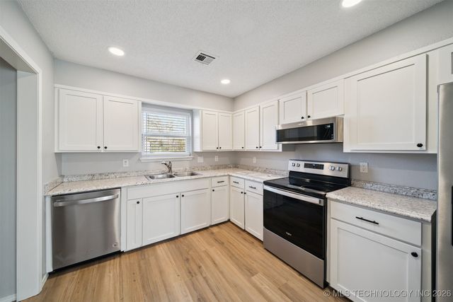 808 W 6th Street, Skiatook, OK 74070