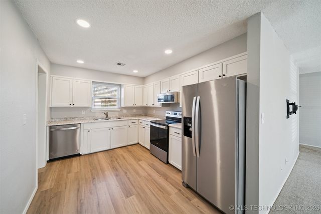 808 W 6th Street, Skiatook, OK 74070