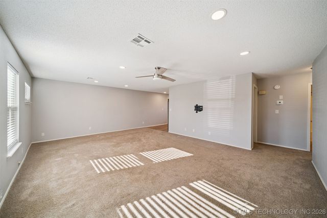 808 W 6th Street, Skiatook, OK 74070