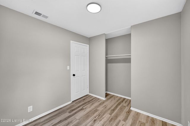 5402 Lagoona Dr, Louisville, KY 40219