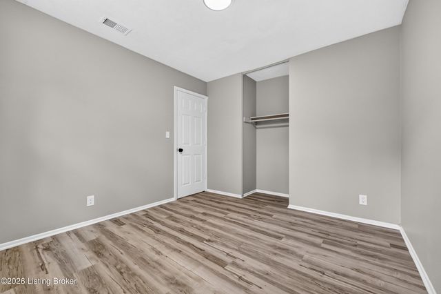 5402 Lagoona Dr, Louisville, KY 40219