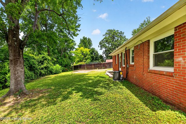 5402 Lagoona Dr, Louisville, KY 40219