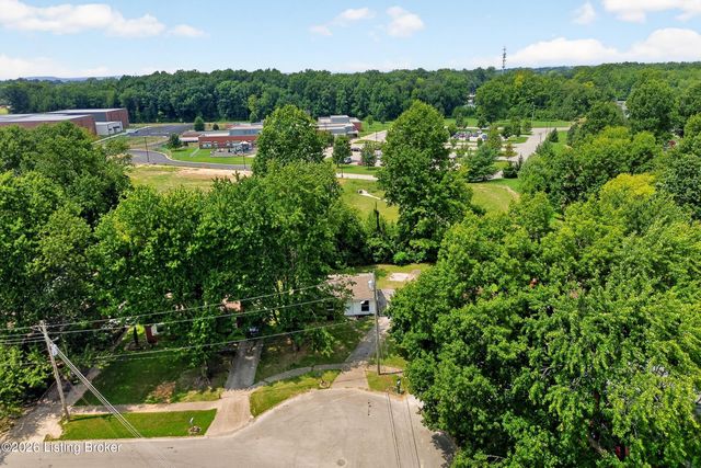 5402 Lagoona Dr, Louisville, KY 40219
