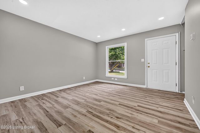 5402 Lagoona Dr, Louisville, KY 40219