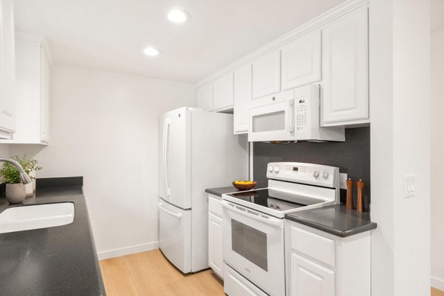 1070 Mercedes Avenue 24, Los Altos, CA 94022