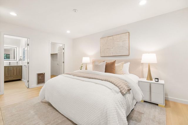 1070 Mercedes Avenue 24, Los Altos, CA 94022