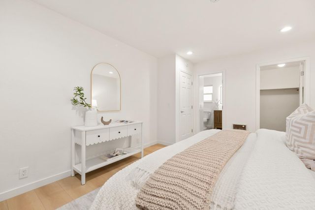 1070 Mercedes Avenue 24, Los Altos, CA 94022