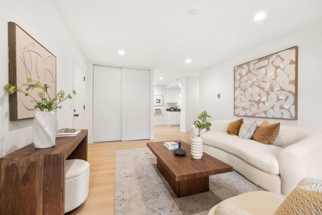 1070 Mercedes Avenue 24, Los Altos, CA 94022