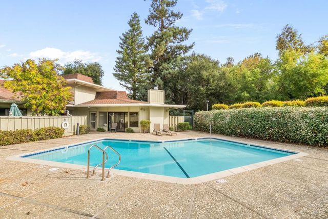 1070 Mercedes Avenue 24, Los Altos, CA 94022