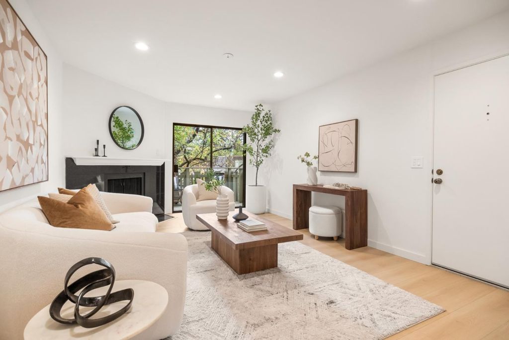 1070 Mercedes Avenue 24, Los Altos, CA 94022