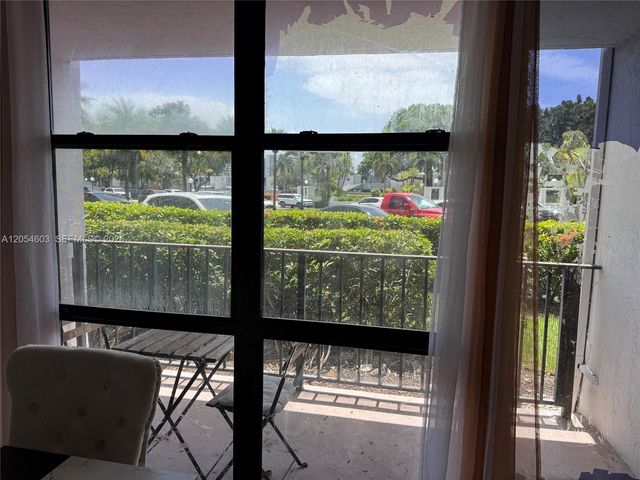 1000 Parkview Dr 107, Hallandale Beach, FL 33009
