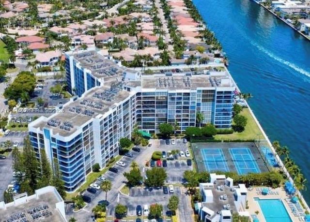 1000 Parkview Dr 107, Hallandale Beach, FL 33009