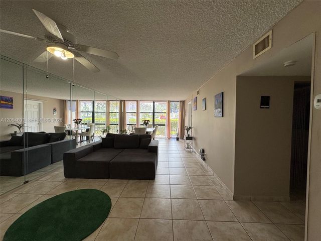 1000 Parkview Dr 107, Hallandale Beach, FL 33009
