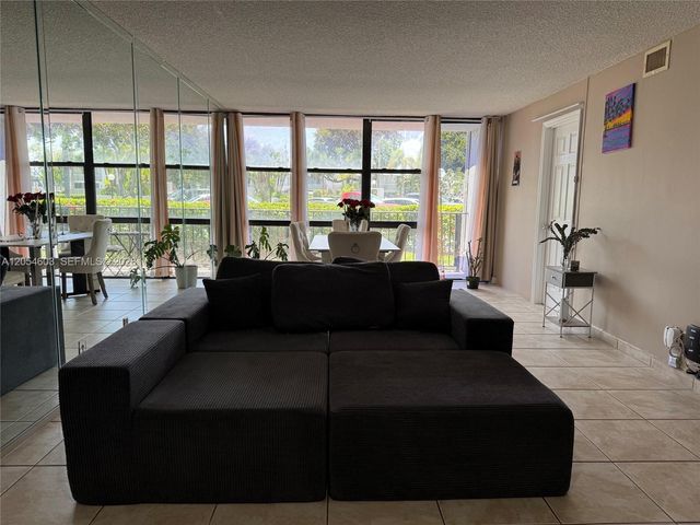 1000 Parkview Dr 107, Hallandale Beach, FL 33009