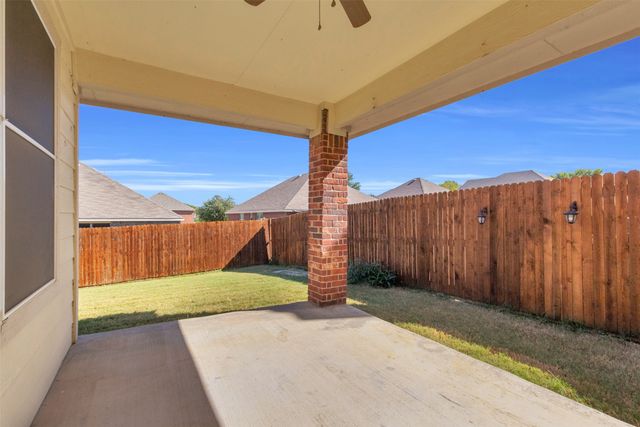 517 Highmoor Court, Oak Point, TX 75068