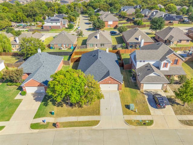 517 Highmoor Court, Oak Point, TX 75068