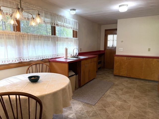 34 Bassett Road, Holyoke, MA 01040