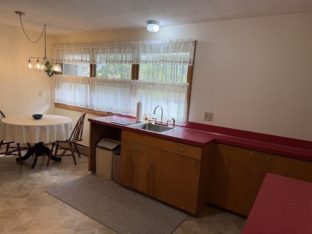 34 Bassett Road, Holyoke, MA 01040