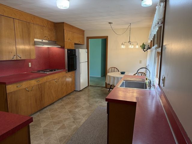 34 Bassett Road, Holyoke, MA 01040