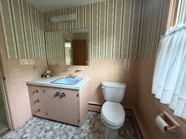 34 Bassett Road, Holyoke, MA 01040