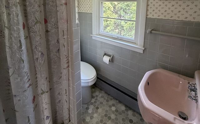 34 Bassett Road, Holyoke, MA 01040