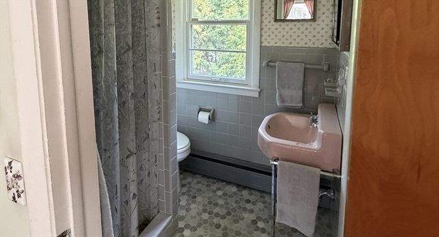 34 Bassett Road, Holyoke, MA 01040
