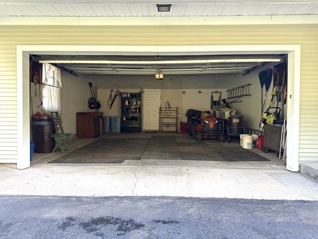 34 Bassett Road, Holyoke, MA 01040