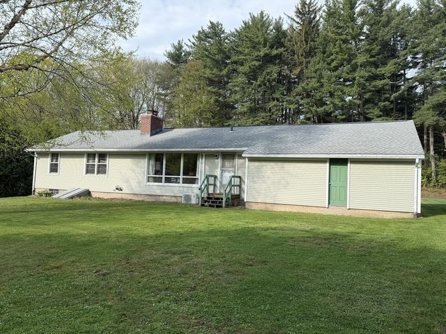 34 Bassett Road, Holyoke, MA 01040