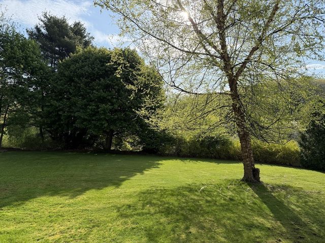 34 Bassett Road, Holyoke, MA 01040