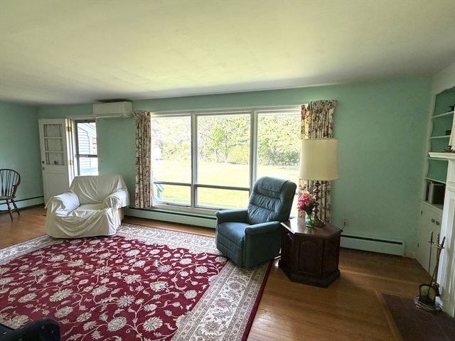 34 Bassett Road, Holyoke, MA 01040