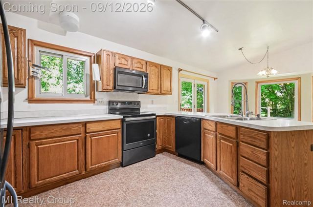 11471 31 Mile Road, Washington Township, MI 48095
