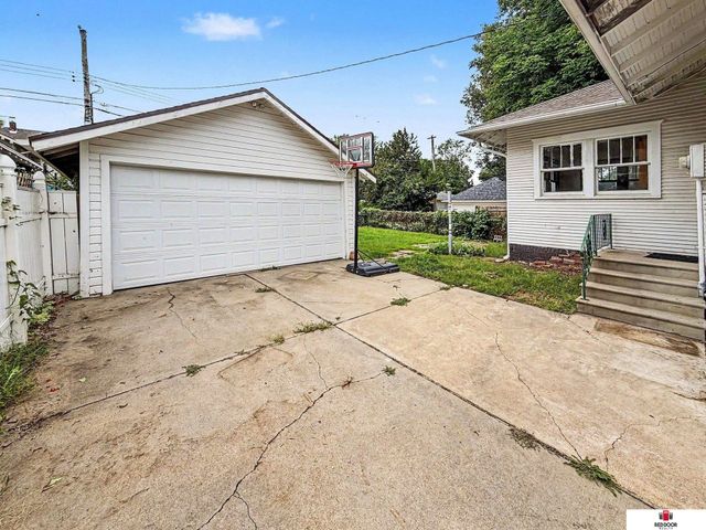 1981 Ryons Street, Lincoln, NE 68502